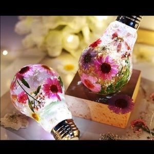 🌸💡 Super cute floral lightbulb nightlights 💡🌸